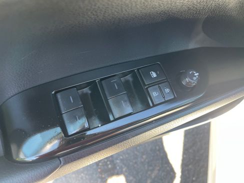 Used 2025 Toyota Camry SE FWD image 8