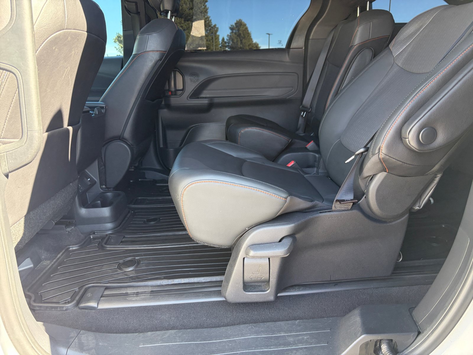 Certified 2022 Toyota Sienna XSE w/ XSE Plus Package AWD/4WD image 25