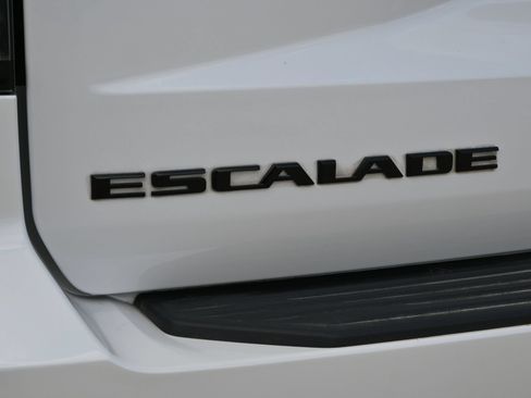 Used 2022 Cadillac Escalade Sport Platinum w/ LPO, ONYX Package AWD/4WD image 19