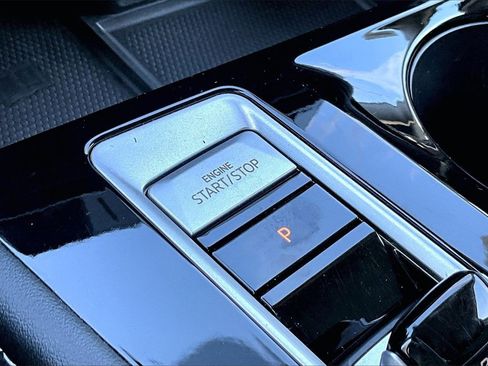 Used 2024 Volkswagen Atlas SE image 27