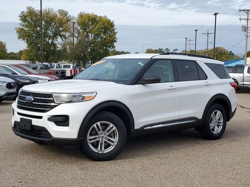 Used 2022 Ford Explorer XLT image 29