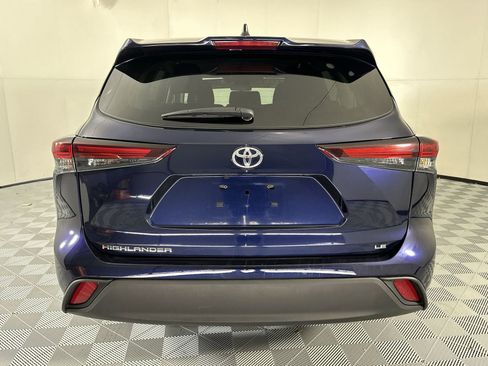 Used 2025 Toyota Highlander LE FWD image 7