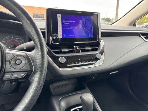 Used 2025 Toyota Corolla LE FWD image 17
