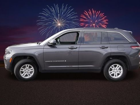 Certified 2024 Jeep Grand Cherokee Laredo w/ Luxury Tech Group I AWD/4WD image 9