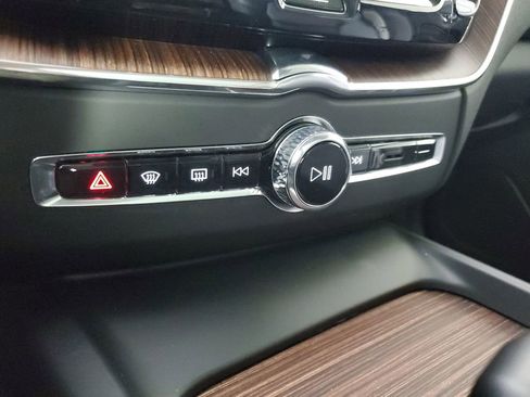 Certified 2023 Volvo XC60 B5 Plus w/ Protection Package Premier image 32