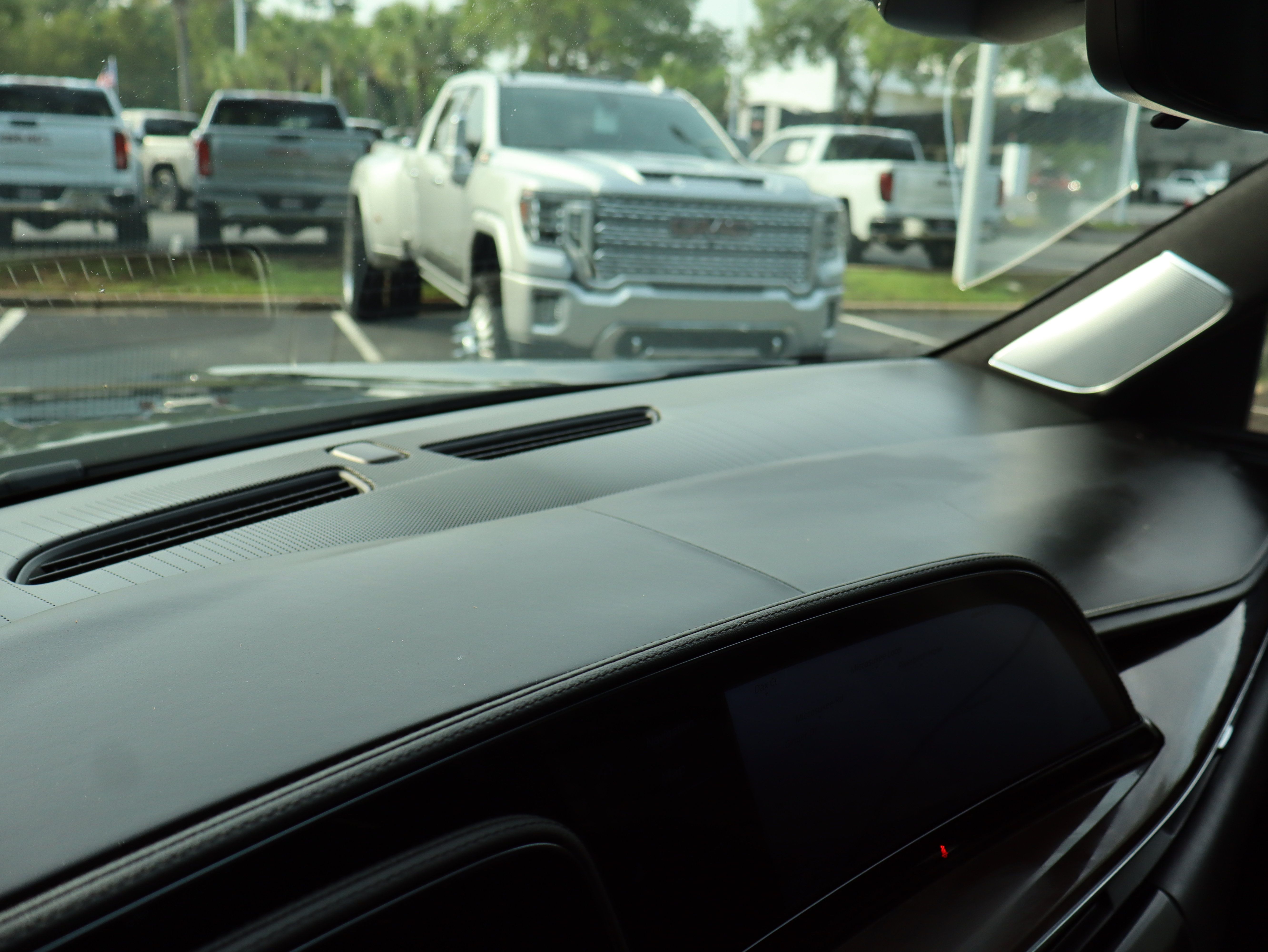 Used 2023 Cadillac Escalade Sport Platinum w/ LPO, ONYX Package AWD/4WD image 27