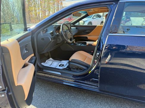 Certified 2023 Lexus ES 350 w/ Premium Package image 2