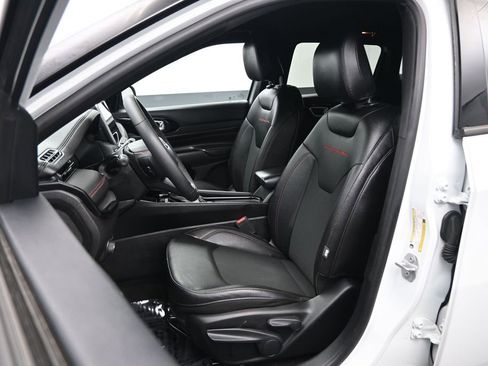 Used 2025 Jeep Compass Trailhawk AWD/4WD image 19