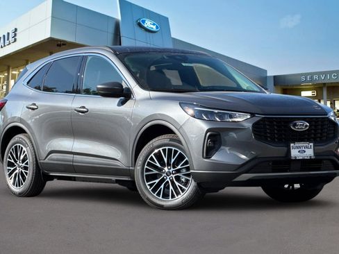 New 2025 Ford Escape SE image 2