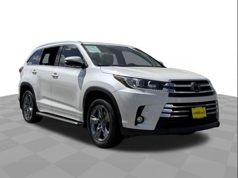 Used 2018 Toyota Highlander Limited Platinum FWD image 7