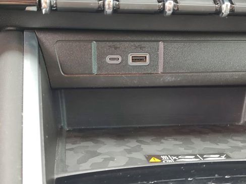 Used 2024 Chevrolet Colorado Z71 w/ Z71 Convenience Package 2 image 17