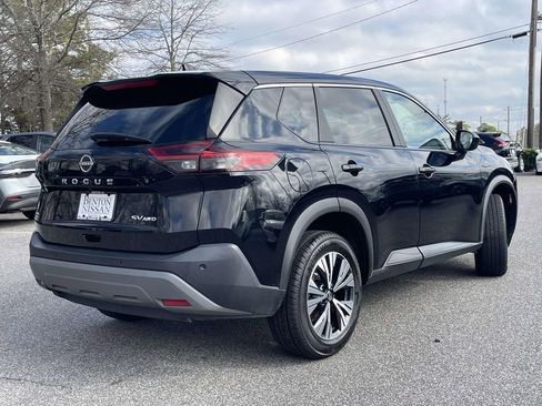 Used 2023 Nissan Rogue SV image 3