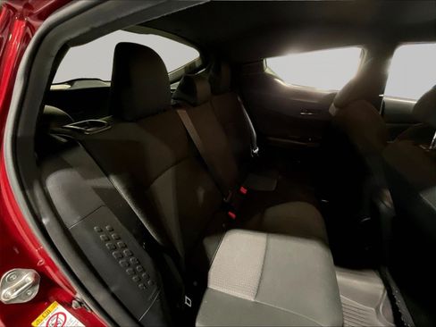 Used 2019 Toyota C-HR XLE FWD image 23