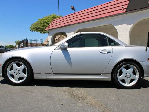 Used 2004 Mercedes-Benz SLK 320 image 24