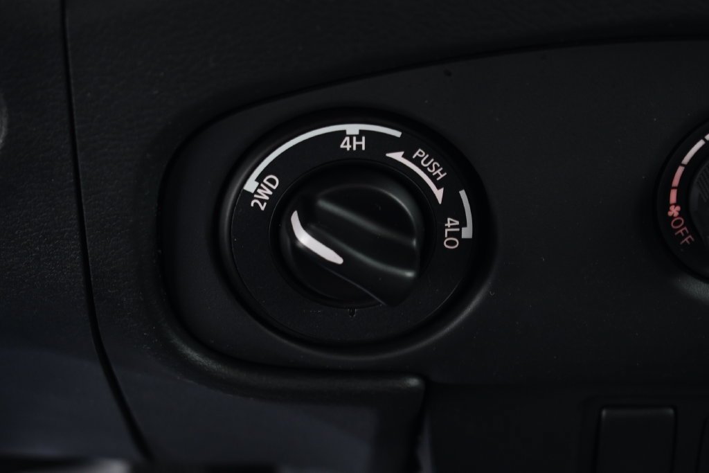 Used 2024 Nissan Frontier SV AWD/4WD image 30