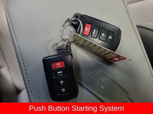 Used 2016 Toyota Camry XLE w/ Moonroof Package image 16