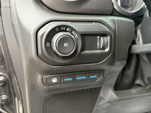 Used 2023 Jeep Wrangler Unlimited image 12