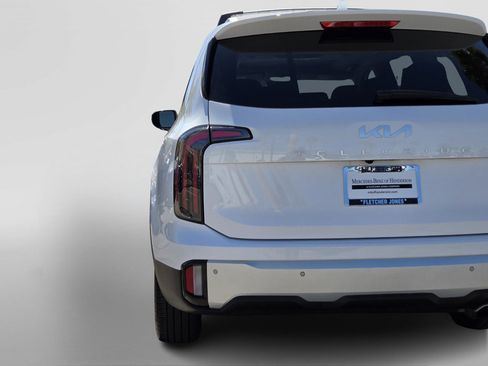 Used 2024 Kia Telluride EX image 11