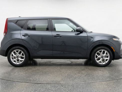 Used 2025 Kia Soul LX w/ LX Technology Package FWD image 11