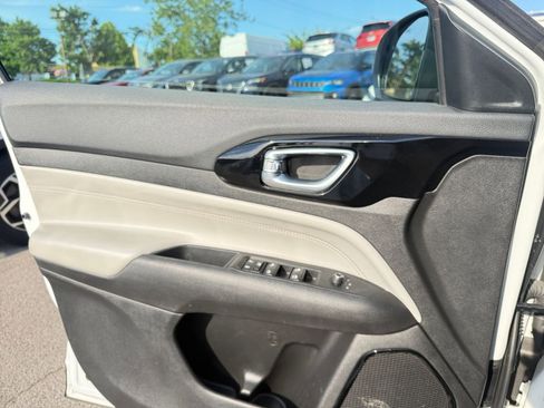Used 2025 Jeep Compass Limited AWD/4WD image 18