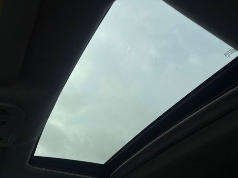 Used 2021 Toyota Highlander XLE image 17