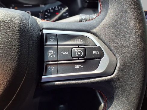 Used 2025 Jeep Compass Trailhawk AWD/4WD image 14