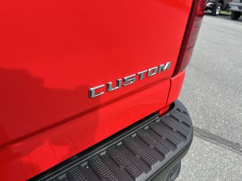 Used 2022 Chevrolet Silverado 2500 Custom w/ Custom Value Package image 12