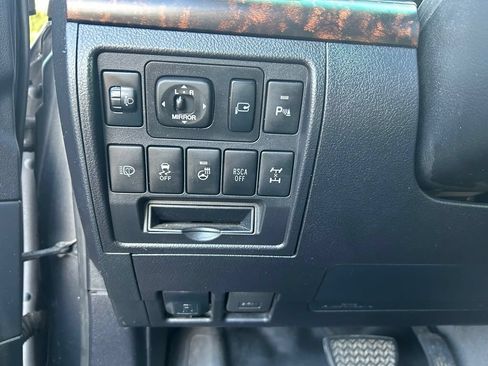 Used 2013 Toyota Land Cruiser AWD/4WD image 24