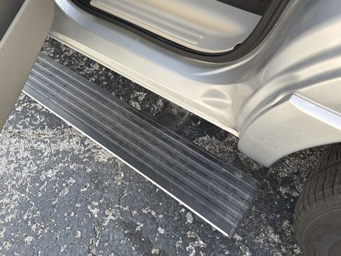 Used 2016 Lincoln Navigator Select RWD image 18