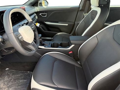 New 2025 Kia K4 GT-Line w/ GT-Line Premium Package image 9