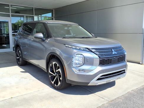 Used 2024 Mitsubishi Outlander SE AWD/4WD image 1
