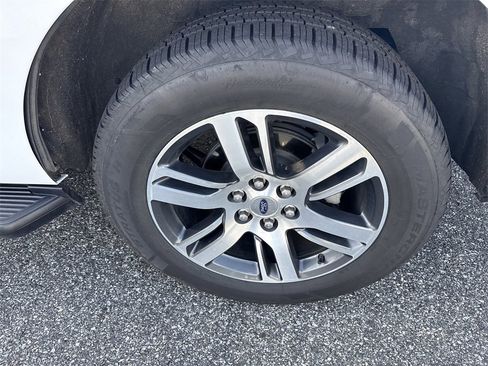Used 2024 Ford Expedition Limited image 19