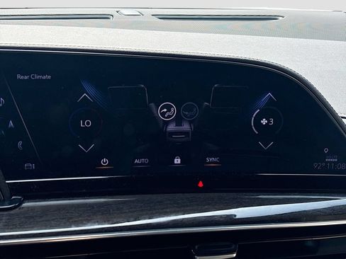 Used 2022 Cadillac Escalade Premium Luxury AWD/4WD image 16
