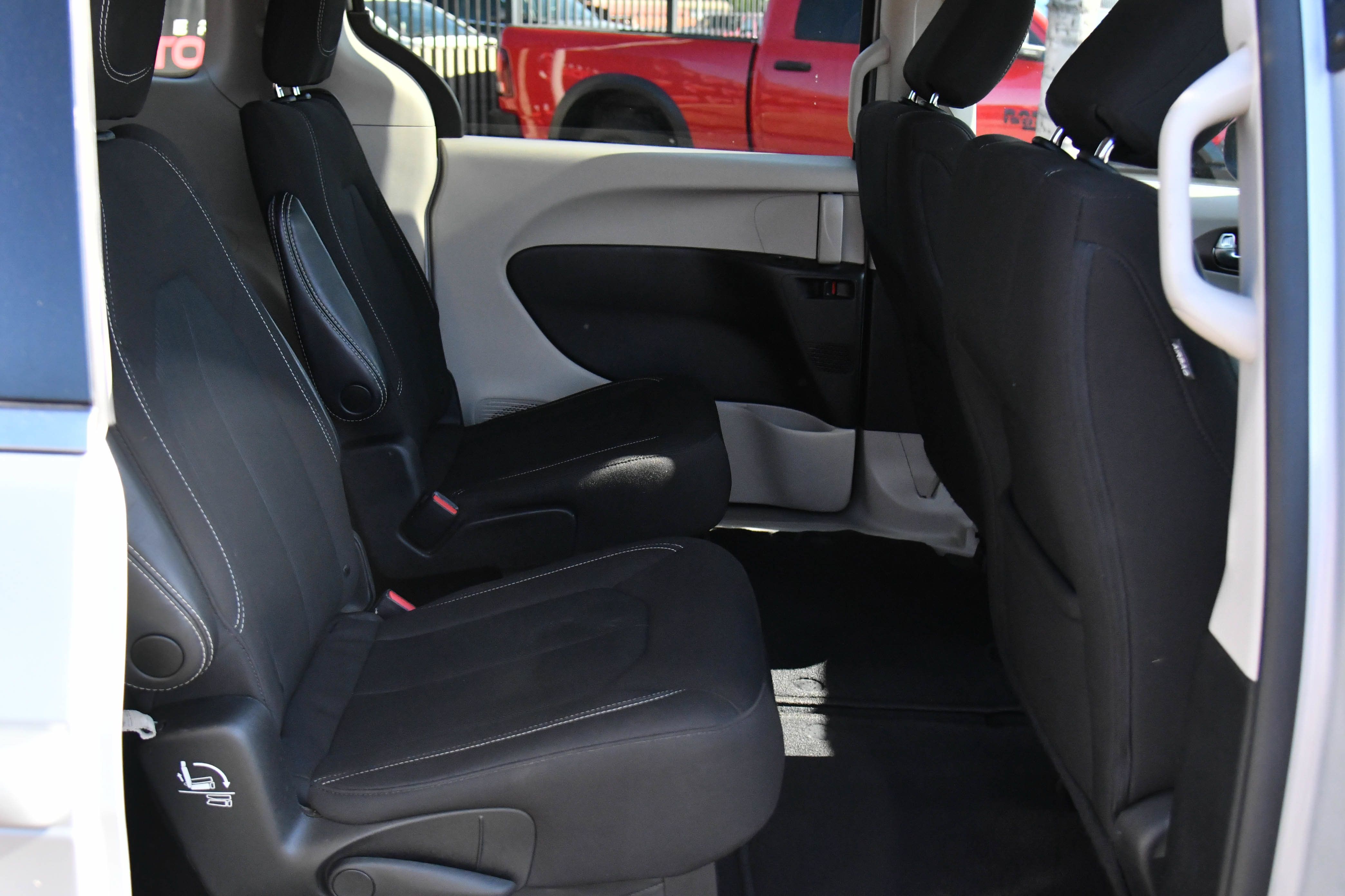 Used 2023 Chrysler Voyager LX FWD image 44