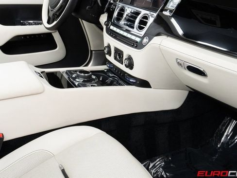 Used 2018 Rolls-Royce Dawn image 38