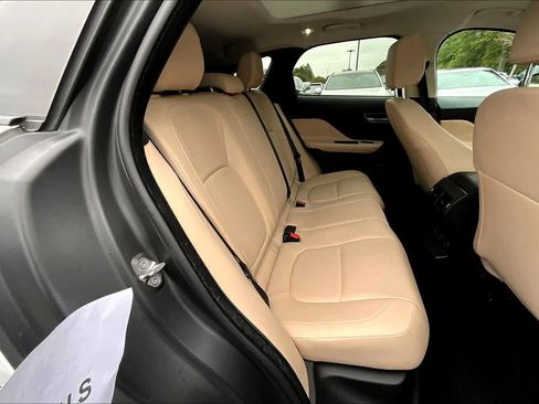 Used 2018 Jaguar F-PACE Premium image 19