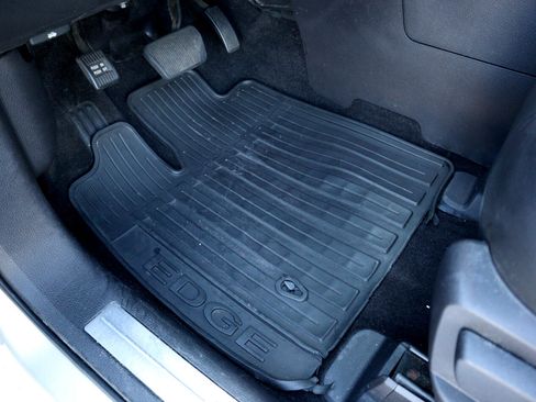 Used 2010 Ford Edge Limited image 41