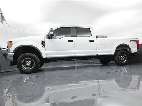 Used 2017 Ford F250 XL w/ Power Equipment Group AWD/4WD image 32