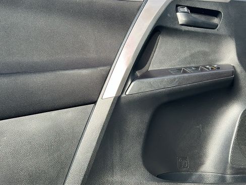 Used 2016 Toyota RAV4 LE AWD/4WD image 23