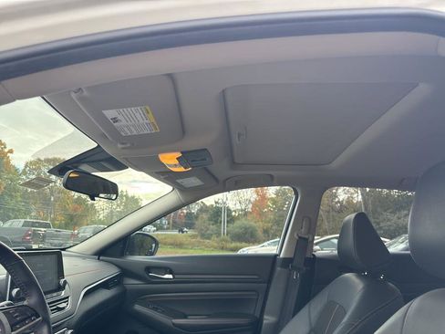 Used 2021 Nissan Altima 2.5 SR w/ SR Premium Package image 9