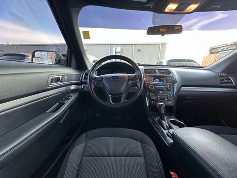 Used 2019 Ford Explorer XLT image 16