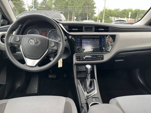Used 2018 Toyota Corolla LE FWD image 10