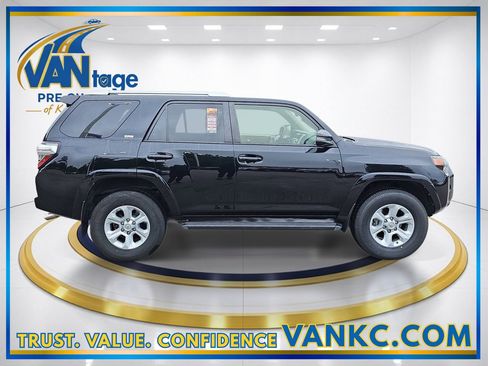 Used 2016 Toyota 4Runner SR5 Premium AWD/4WD image 5