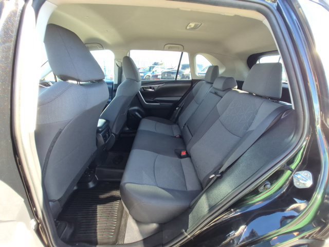 Used 2020 Toyota RAV4 XLE AWD/4WD image 12