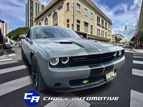 Used 2018 Dodge Challenger SXT w/ Sound Group image 10