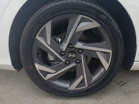 New 2025 Hyundai Elantra Limited FWD image 14