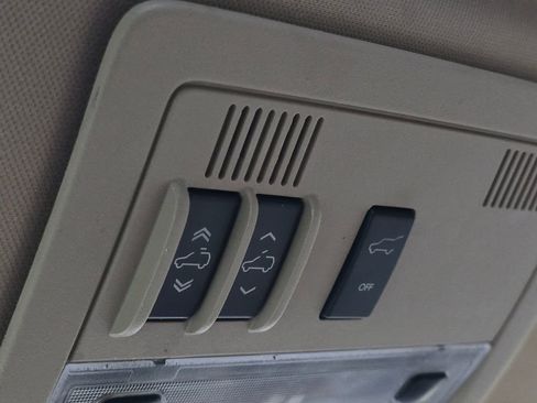 Used 2010 Chevrolet Suburban LTZ image 39