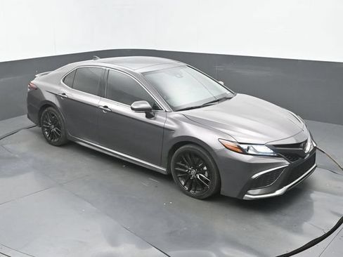 Used 2022 Toyota Camry XSE FWD image 13