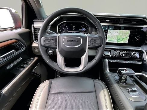 Used 2023 GMC Sierra 1500 Denali w/ Denali Reserve Package AWD/4WD image 8