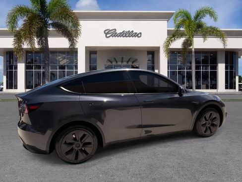 Used 2024 Tesla Model Y Long Range AWD/4WD image 15